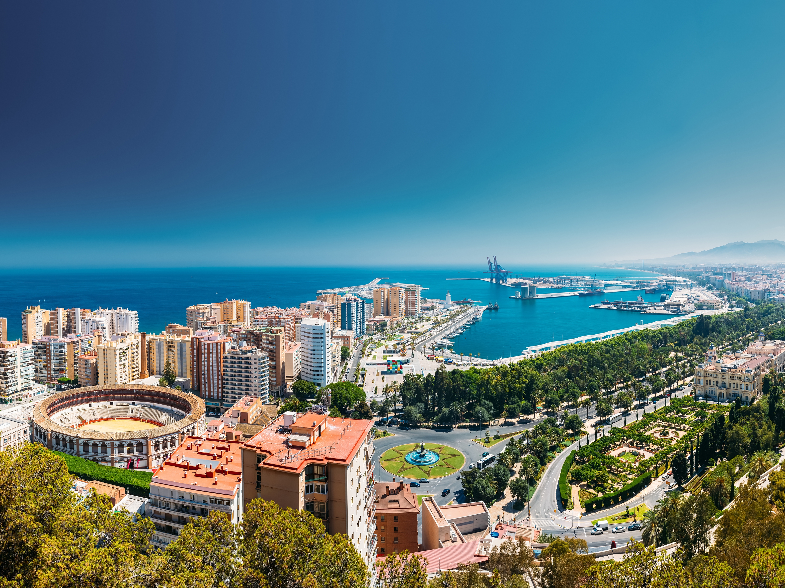 Malaga Hafen + Stierkampfarena