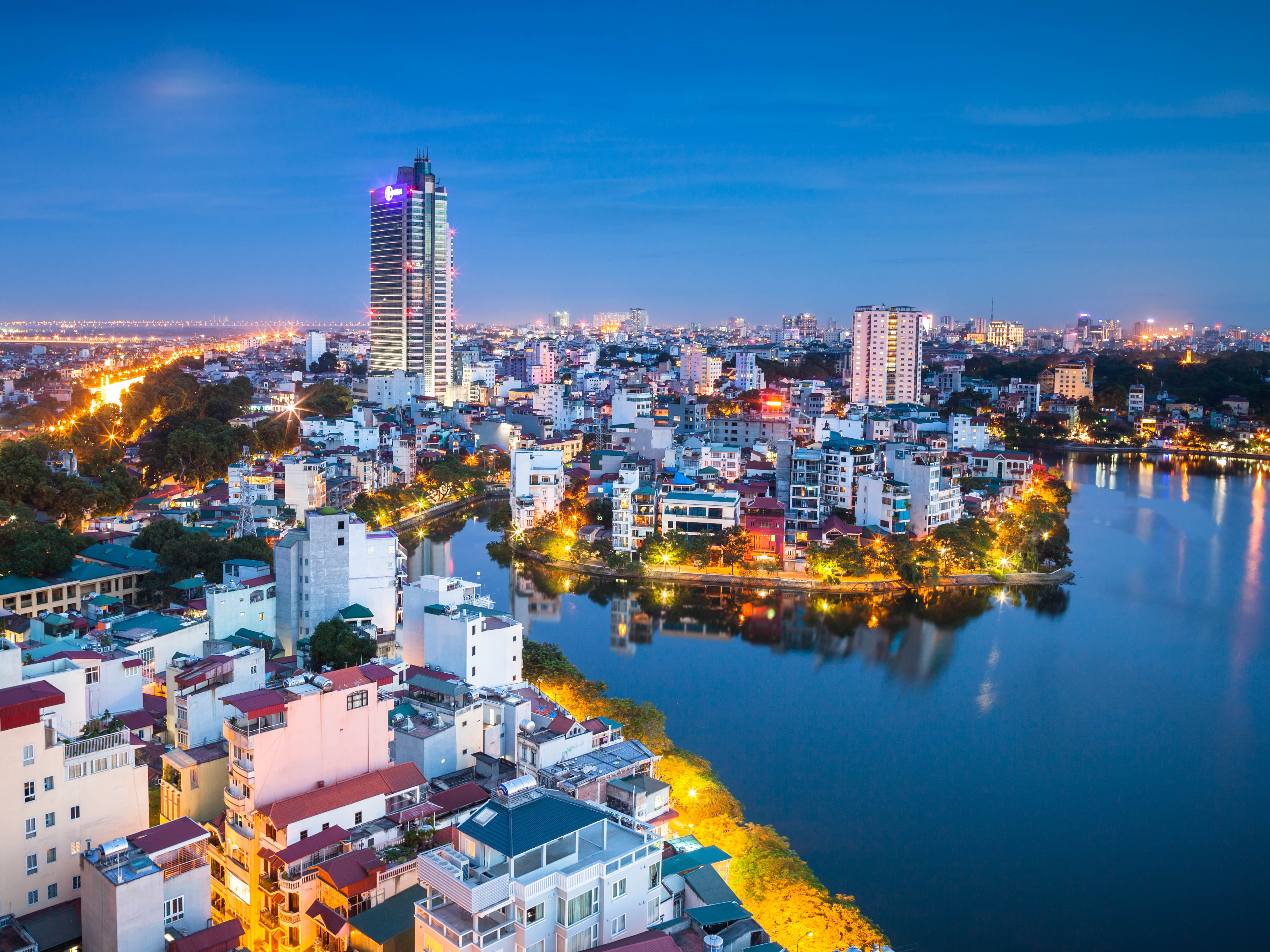 Hanoi See + Skyline