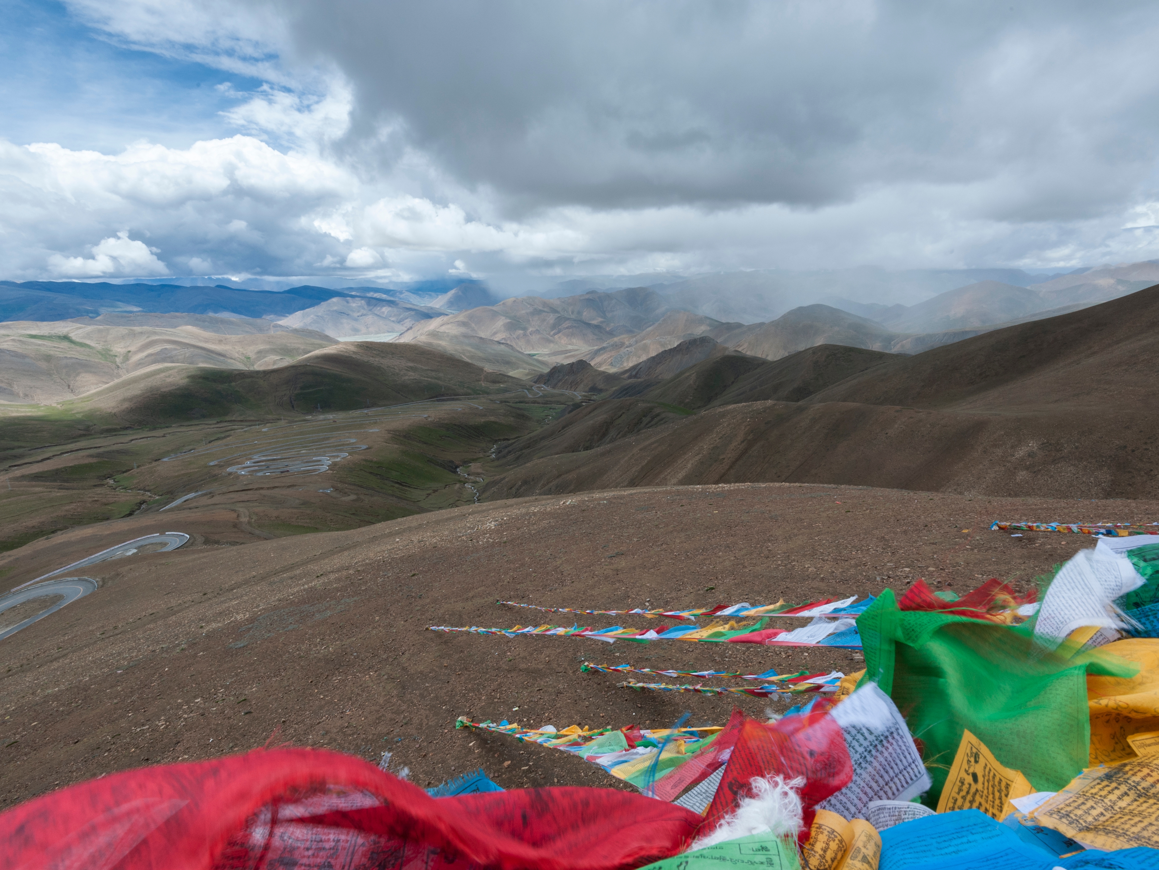 Tibet Pang La Gebirgspass + Gebtesfahnen