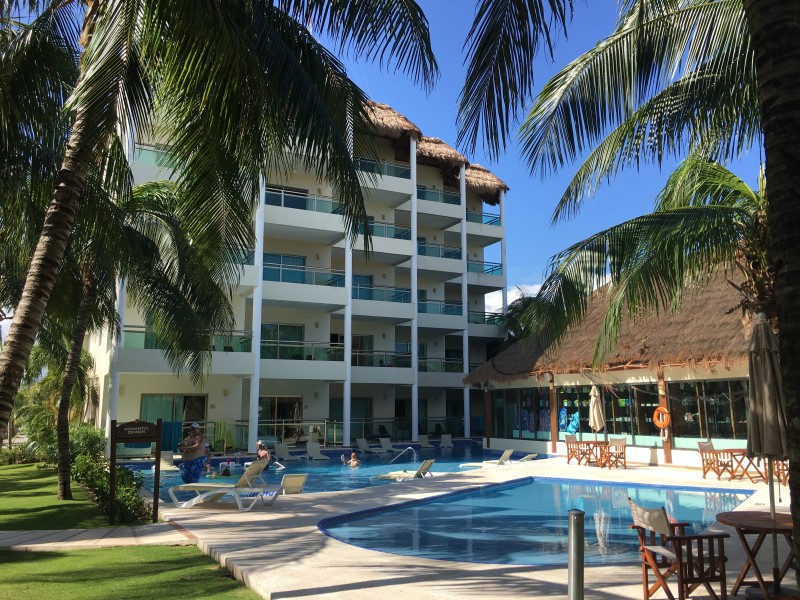 El Dorado Maroma - Hotelgebäude & Pool