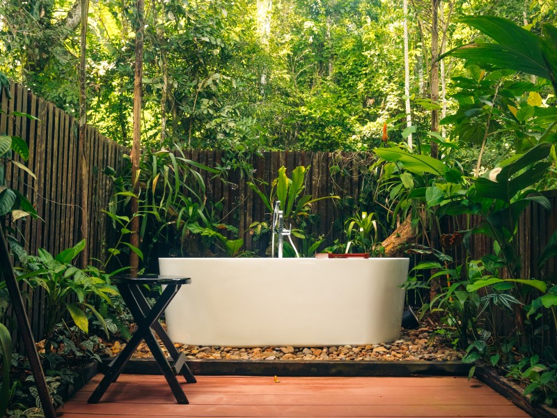 Deluxe Suite bathtube