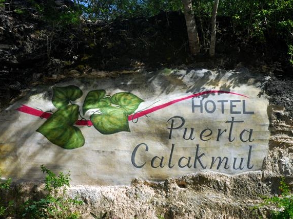 Puerta Calakmul - Hoteleinfahrt