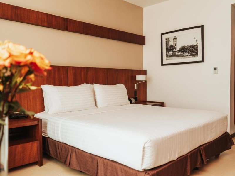 Room with double bed