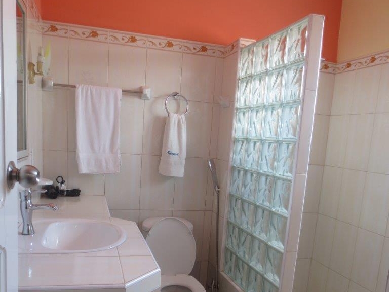 Eduardo y Geraldine - Badezimmer