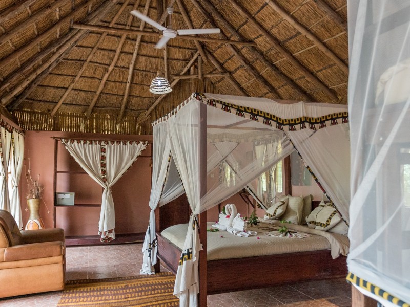 Pool-Bungalow in Selous 