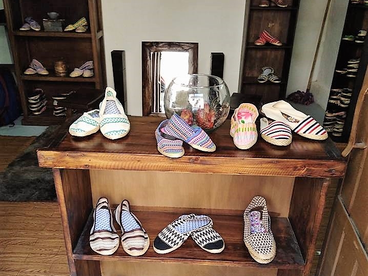 Einheimische Sandalen