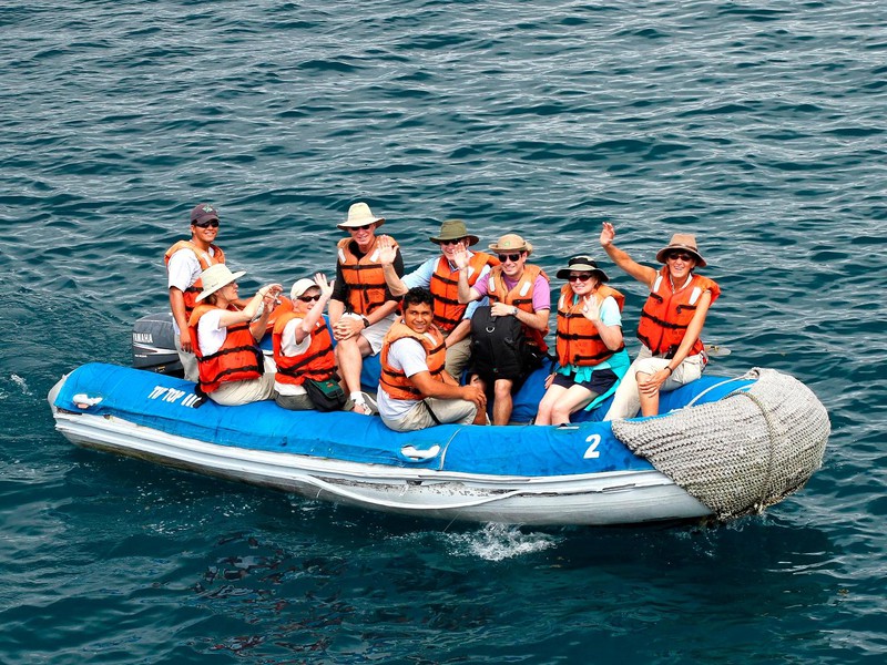 Anfahrt der Inseln mit dem Schlauchboot
