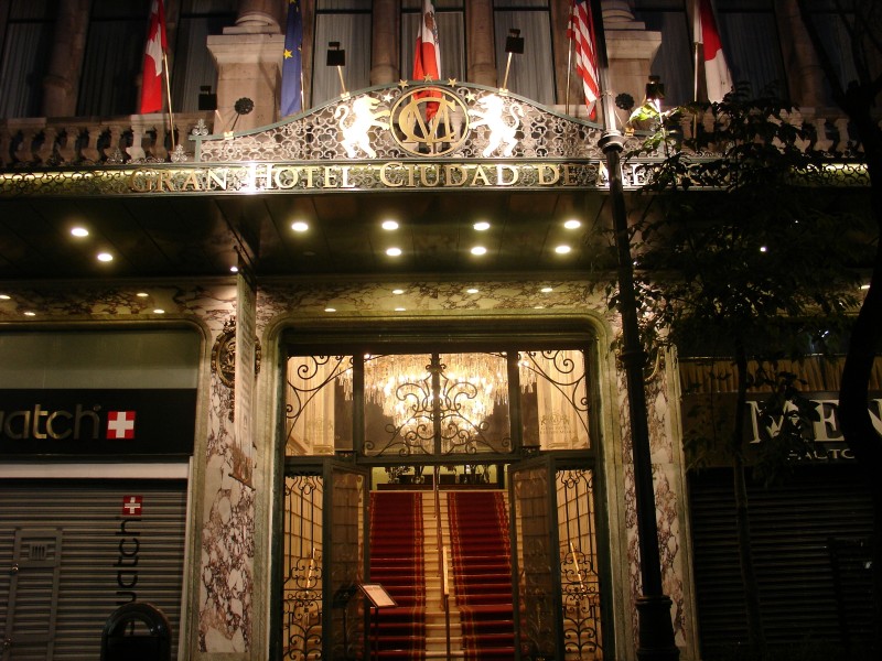 Gran Hotel - Hoteleingang