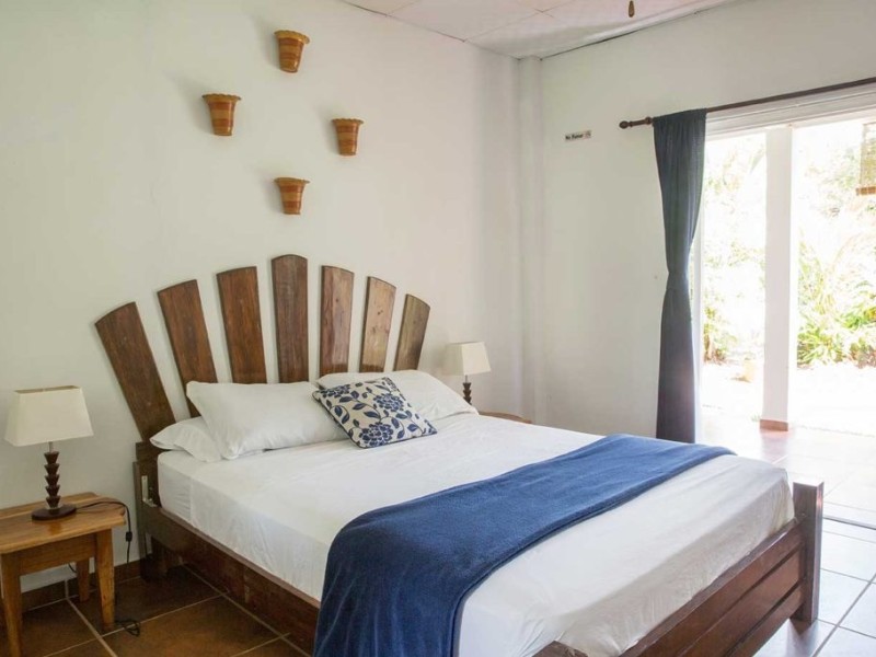 Coffee Mountain Inn - Queen Gardenview