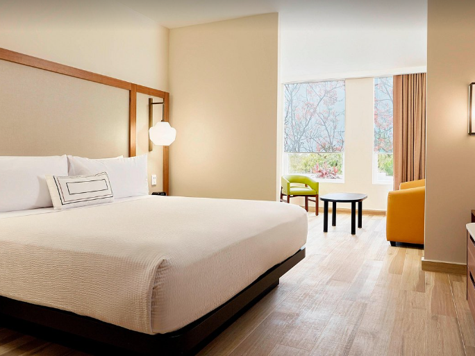 Fairfield Airport_King Size Bett