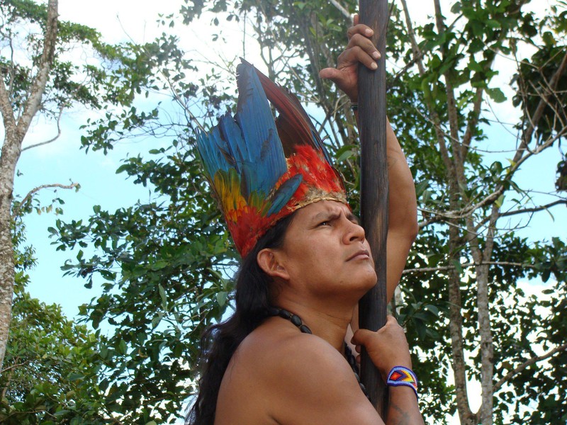 Mitglied der Shuar-Gemeinschaft