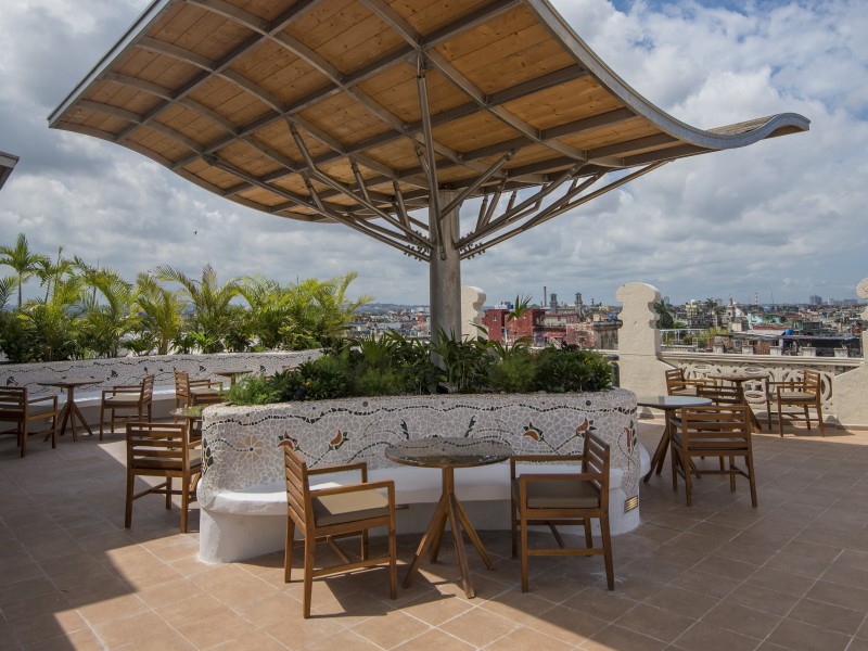 Palacio de Cueto Dachterrasse
