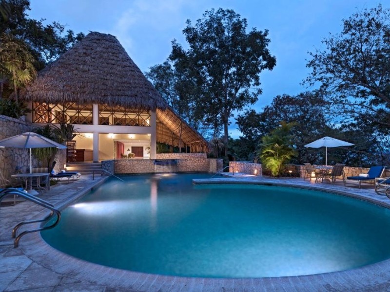 Camino Real Tikal - Pool Nachtansicht