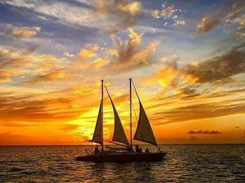 Tiami Sunset Pan on the Sea