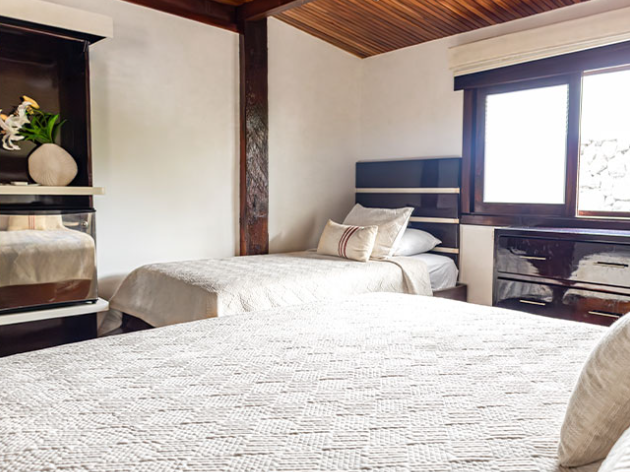 Dreibettzimmer mit zwei Betten