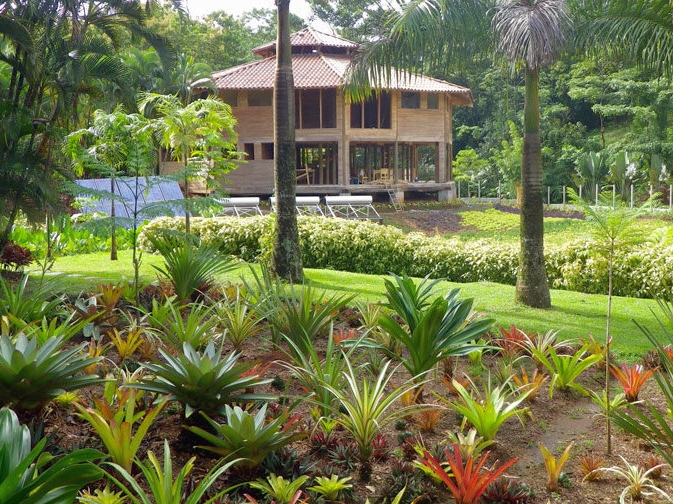 Macaw Lodge - Hotelanlage und Garten