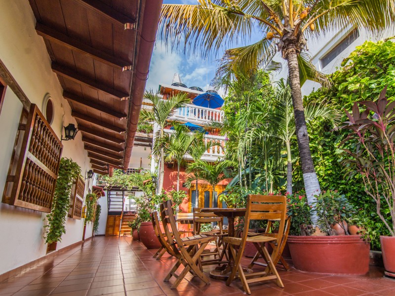 Tres Banderas - Patio