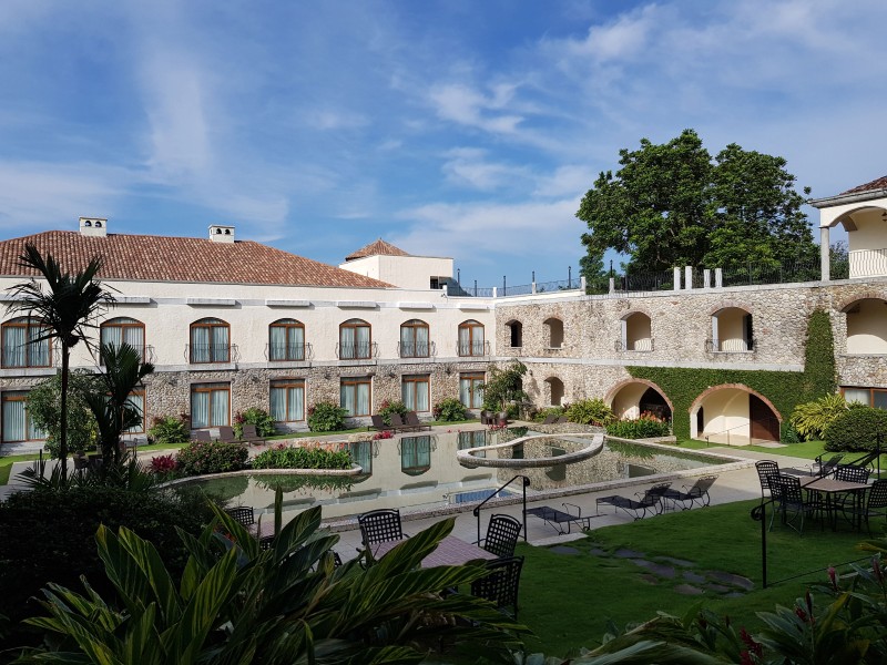 Los Mandarinos - Pool