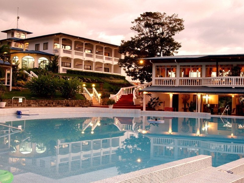 Cristal Ballena Pool