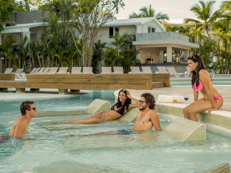 Emotions Playa Dorada - Pool