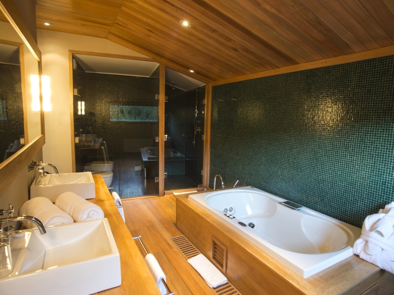 Uman Lodge - Master Suite Badezimmer