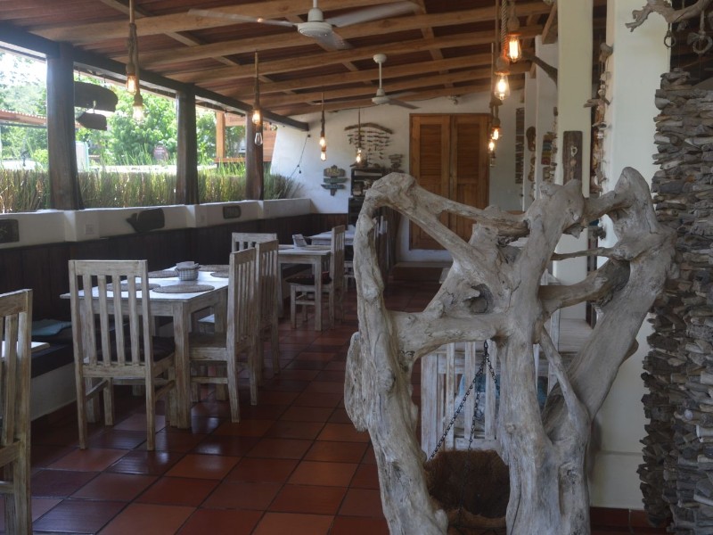 Tiki Lodge - Restaurant