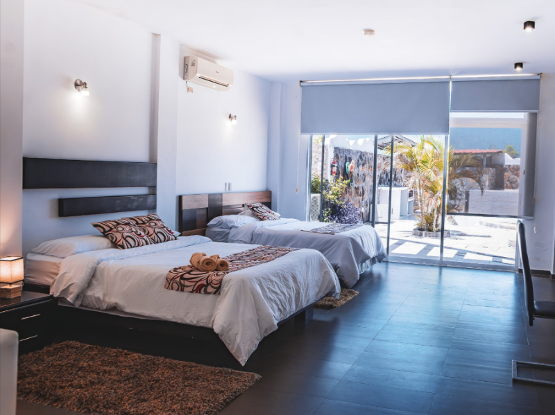 Dreibettzimmer, Blick auf den Pool