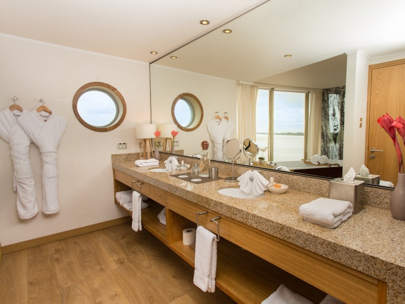 Delfin III Owner's Suite Badezimmer