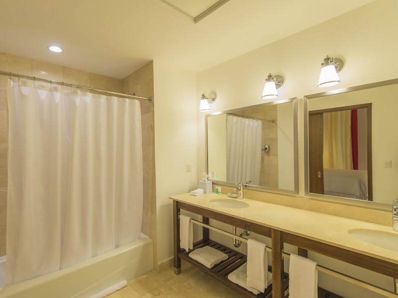 Four Points - Bathroom