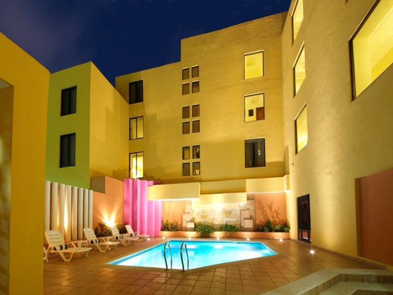 Plaza Colonial - Pool