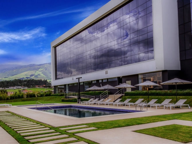 Beheiztes Außenschwimmbecken