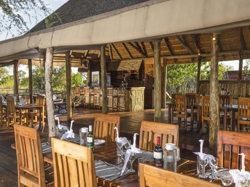 Essbereich im Mogogelo Camp