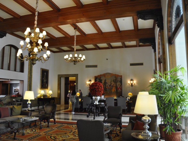 Country Club - Lobby