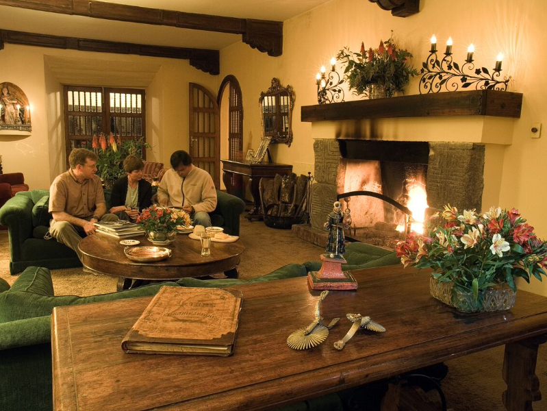 Aufwärmen am Kaminfeuer