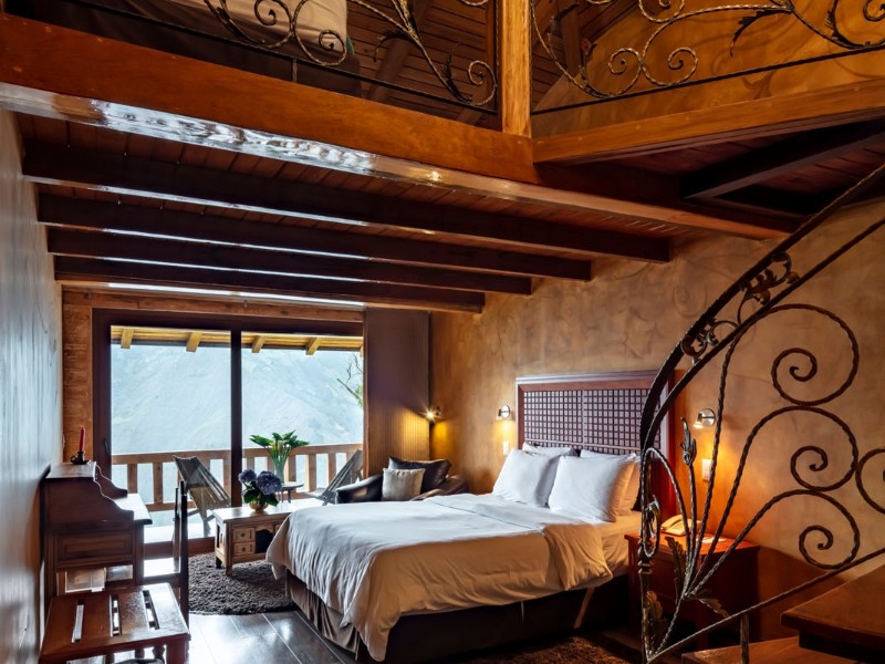 Romantic room / view city of baños