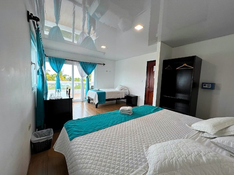 Superior family room with balcony