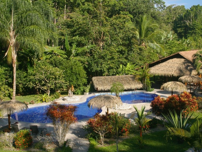 Suizo Loco Pool und Garten