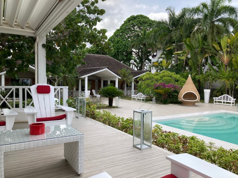 Tracadero - Lounge und Deck mit Pool