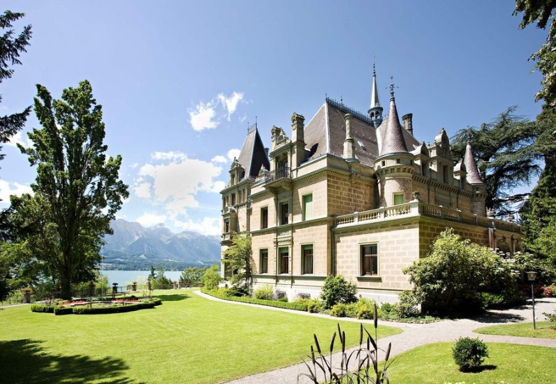 Lake Thun and Castles