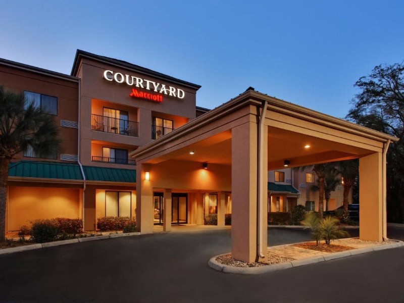 Courtyard by Marriott Front