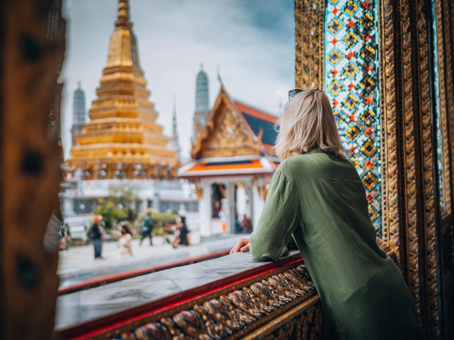 Frau am Grand Palace - Bangkok- Thailand