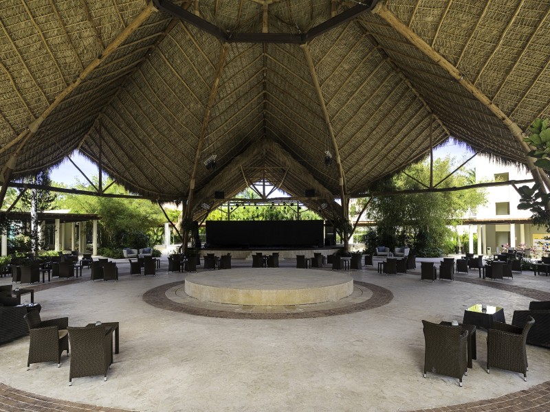 Dreams Royal Beach - Main Plaza Lounge