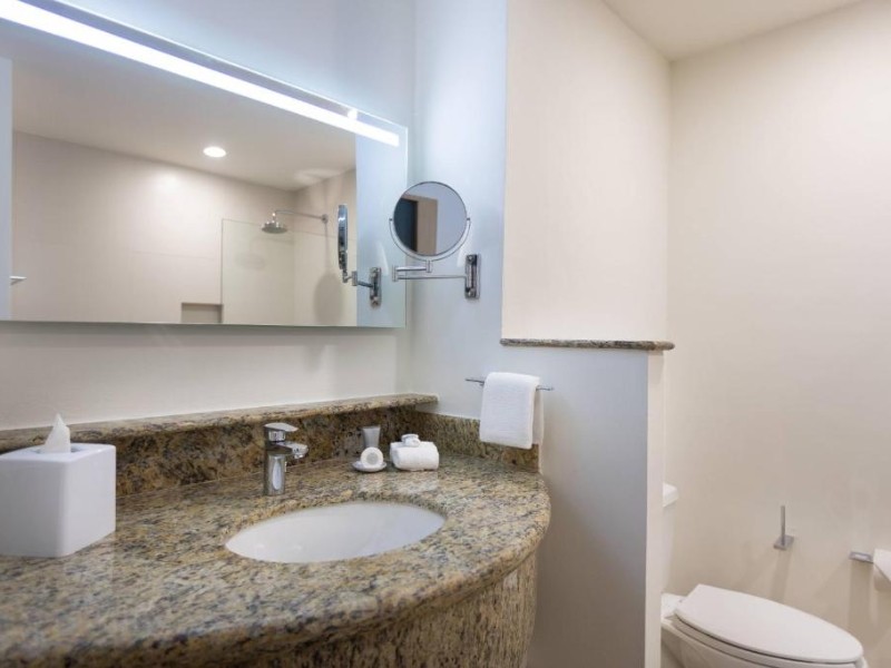 Courtyard by Marriott - Badezimmer