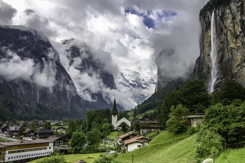 Guided E-Bike Tour Lauterbrunnen & Valle