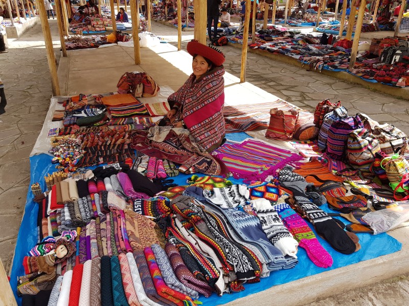 Peru - Indigena auf Markt von Chinchero