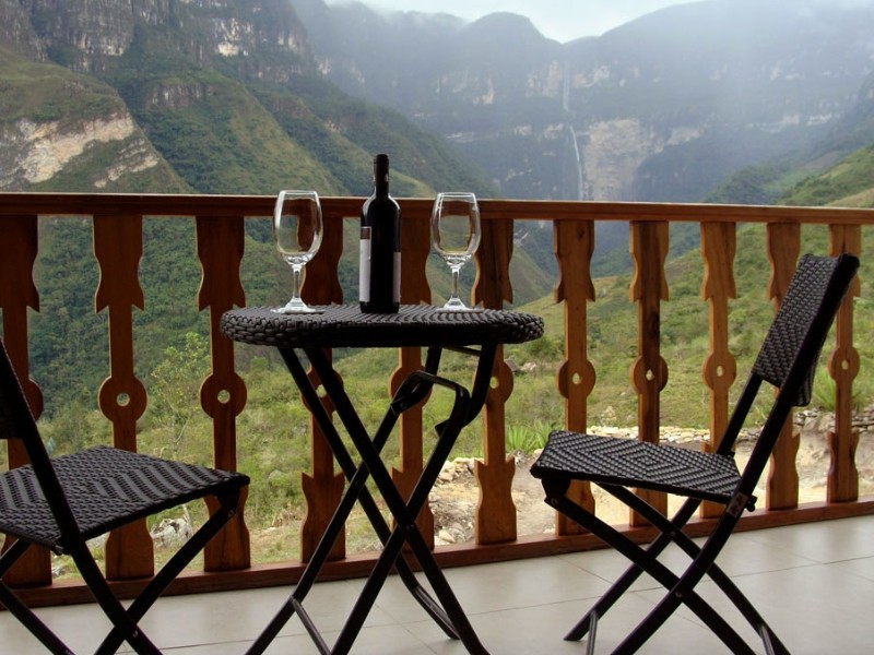 Gocta Lodge Balkon mit Blick auf den Wasserfall