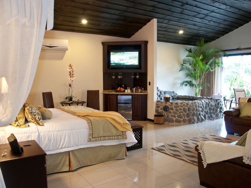 Arenal Springs - Master Suite