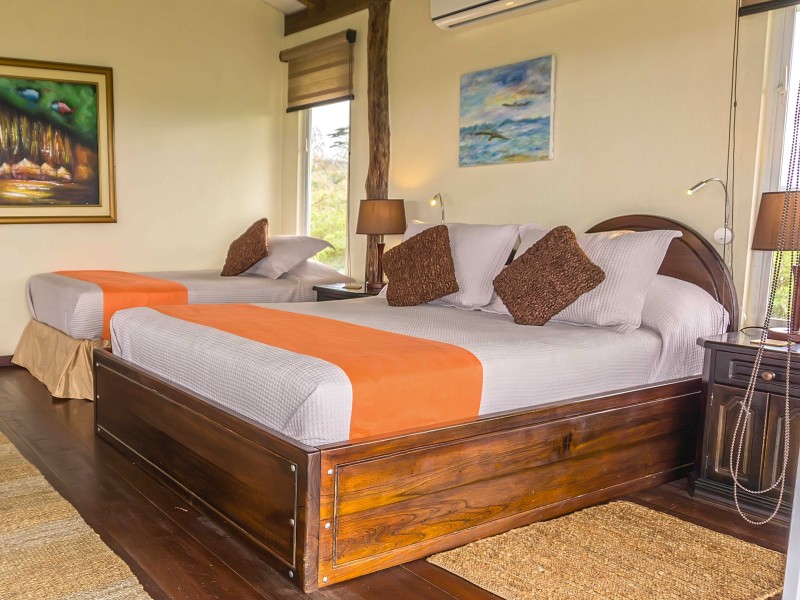 Zimmer mit Doppel- und Einzelbett