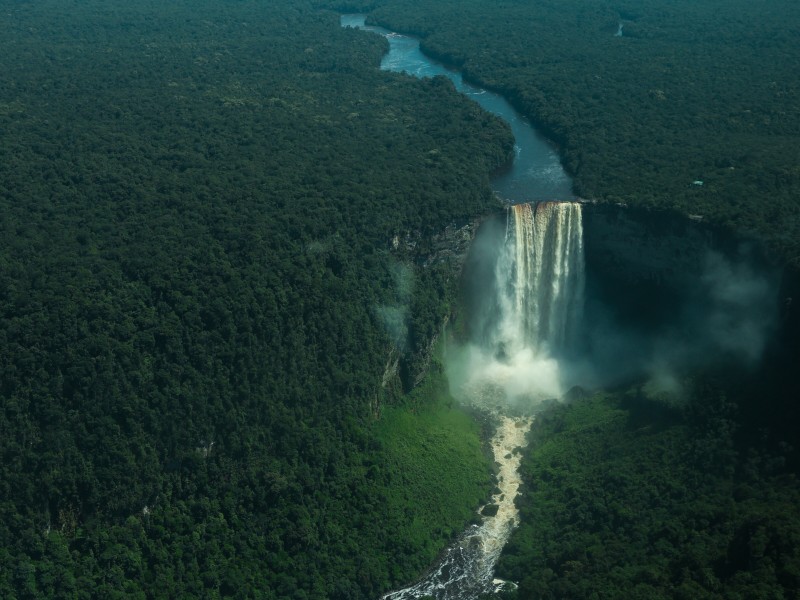 Kaiteuier Falls Front Angle