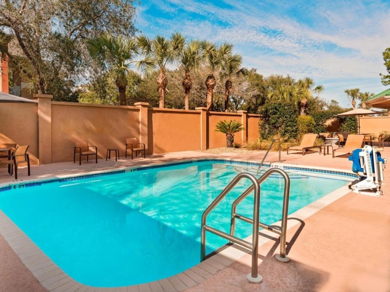 Courtyard by Marriott Aussenpool